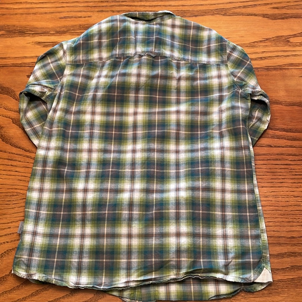 Green button down - Picture 2 of 3